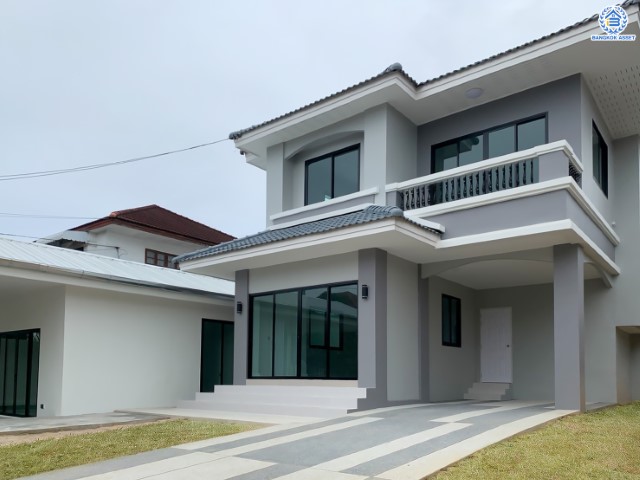 บ้านมือสองตกแต่งใหม่ คุณภาพแบรนด์ LH ม.ชัยพฤกษ์ บางแวก เนื้อที่ 105.3 ตร.ว. ตกแต่งหรูหรา ฟังก์ชันจัดเต็ม 4 ห้องนอน 3 ห้องน้ำ 1 ห้องอเนกประสงค์ จอดรถได้ 3 คัน พร้อม Facilities ครบ! บนทำเลคุณภาพ เชื่อมต่อได้หลายเส้นทาง ใกล้เซ็นทรัลปิ่นเกล้า และทางด่วนคู่ขนานลอยฟ้า